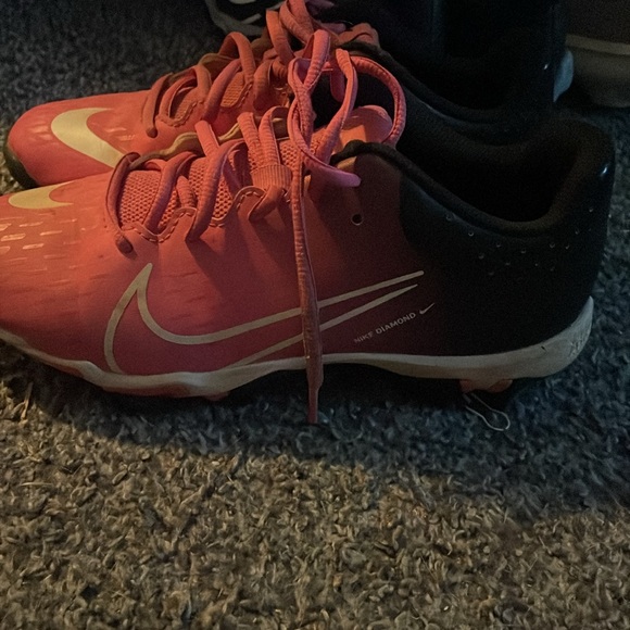 Molded Hyper-Diamond softball cleats - Picture 2 of 4